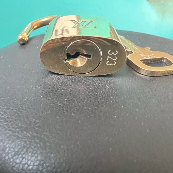 Louis Vuitton lock and key with unbranded necklace LV lock 323 great Xmas gift - Picture 6 of 10